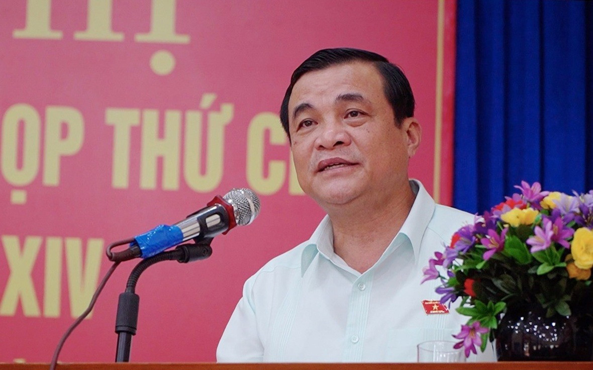 Bí thư Tỉnh ủy Phan Việt Cường - Trưởng đoàn ĐBQH tỉnh trả lời ý kiến cử tri. Ảnh: PHAN VINH