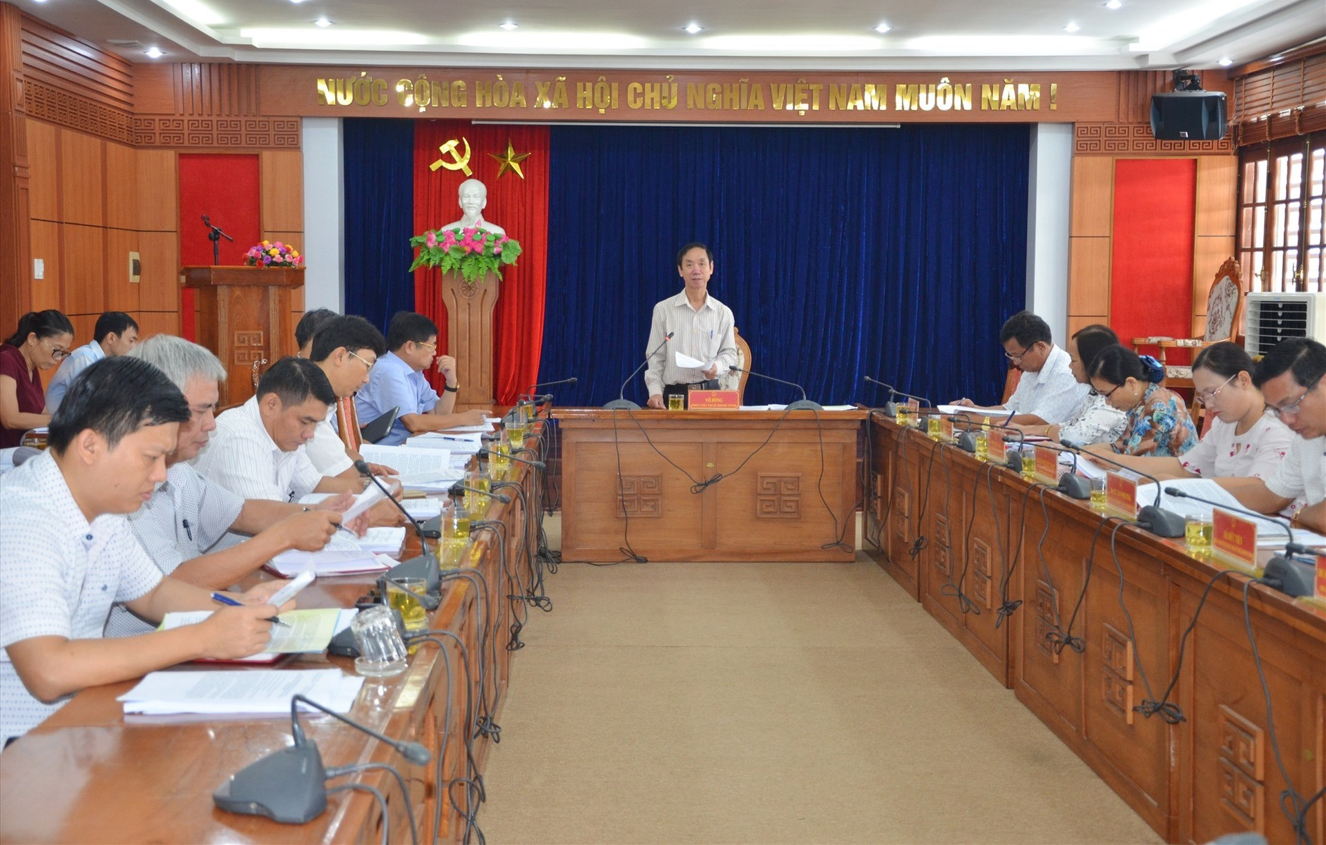 Phó Chủ tịch HĐND tỉnh Võ Hồng chủ trì cuộc họp sáng 3.7