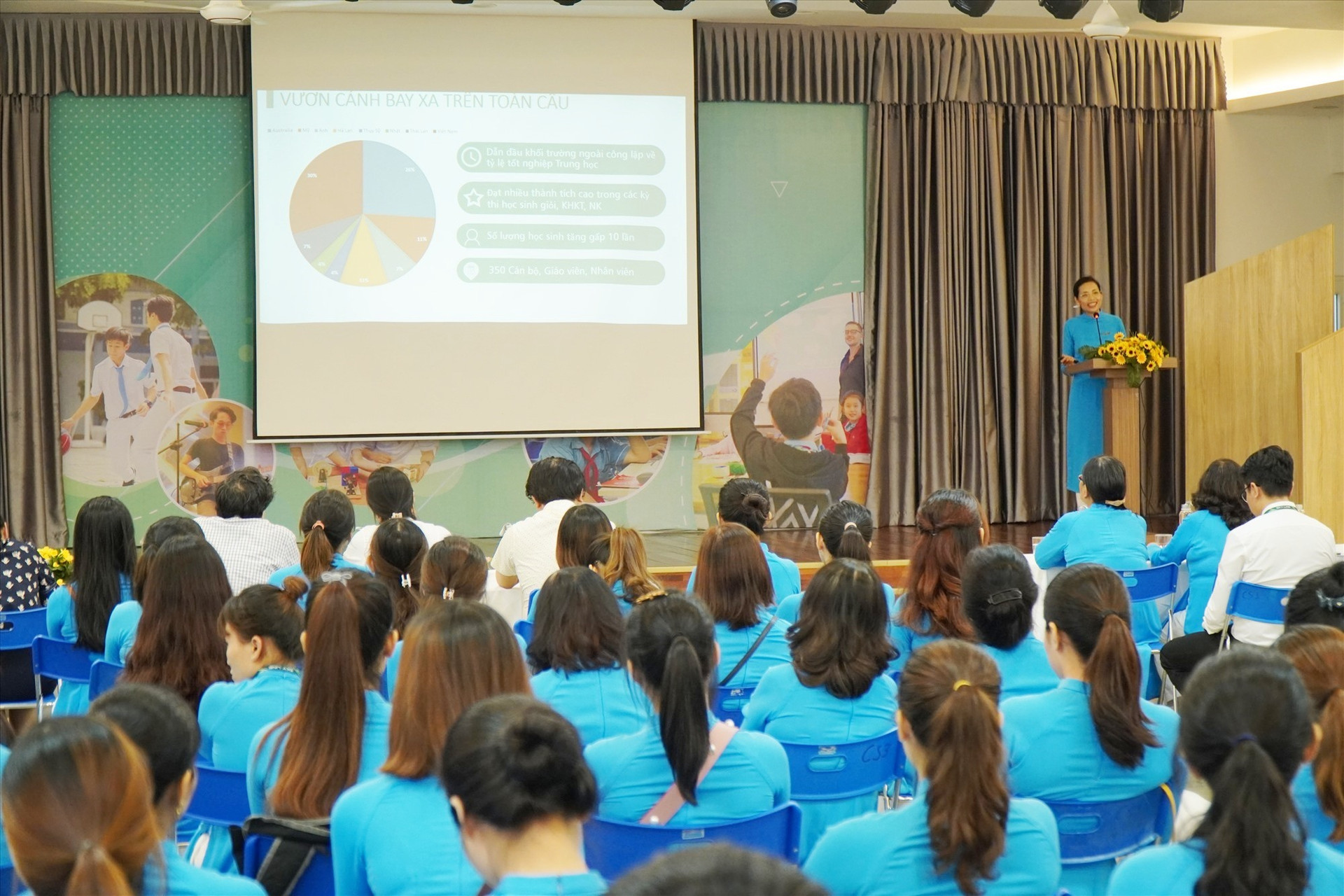 Thạc sỹ Nguyễn Thu Hà -Hiệu trưởng Trường Tiểu học, THCS và THPT SKy -Line báo cáo kết quả thực hiện 5 Đề án đổi mới giáo dục tại Hội thảo. Ảnh NTB