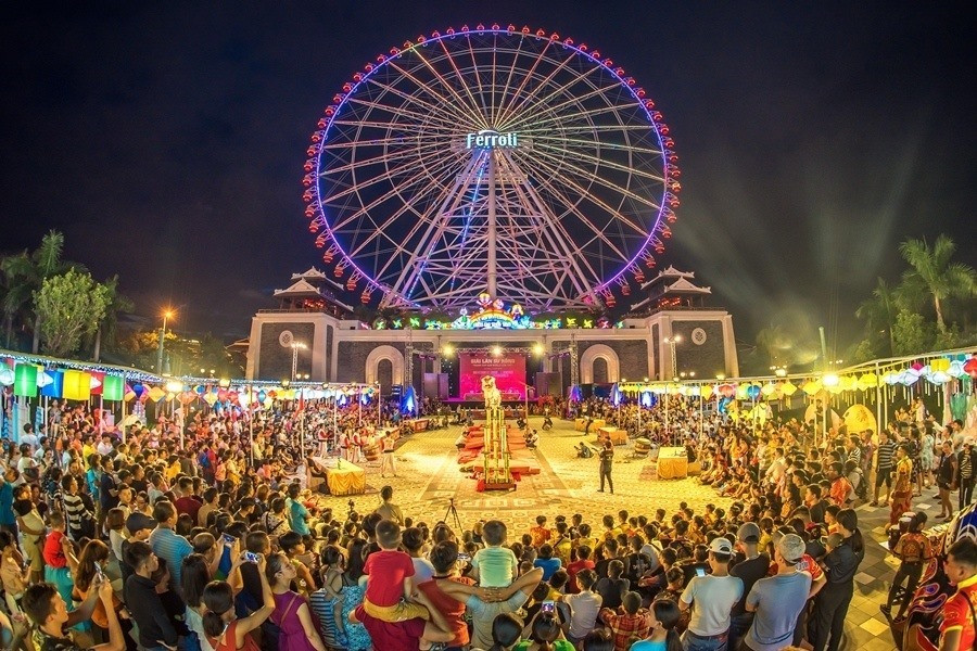 Công viên Châu Á được đầu tư nâng cấp trên 100 tỷ đồng trở thành điểm đến vui chơi giải trí hàng đêm hấp dẫn du khách trong nước sau dịch Covid-19. Ảnh NTB