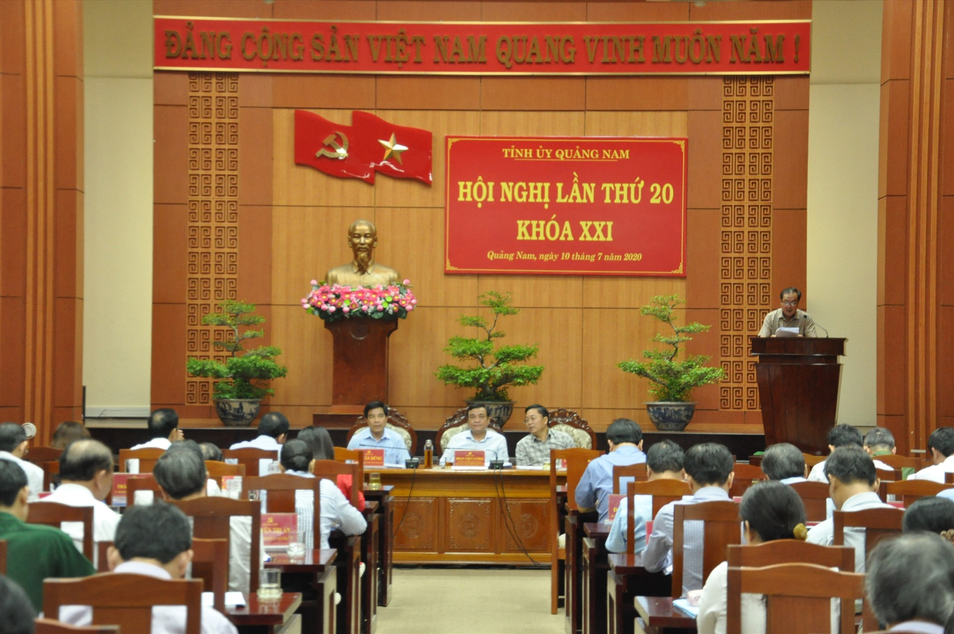Hội nghị đánh giá kinh tế Quảng Nam gặp nhiều khó khăn trong 6 tháng đầu năm 2020. Ảnh: X.P