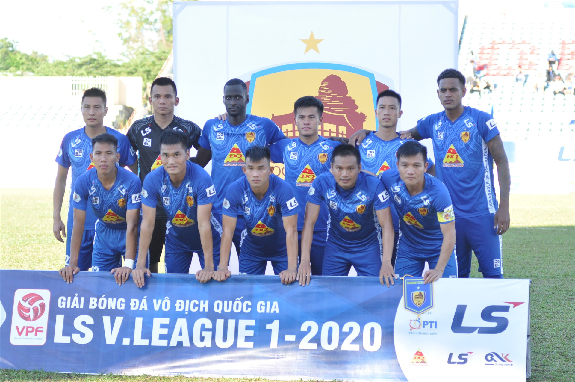 Giữ nguyên đội hình trong trận thắng Sông Lam Nghệ An ở vòng đấu trước khi gặp Dược Nam Hà Nam Định, Quảng Nam thi đấu khá tốt trong hiệp 1. Ảnh: A.S