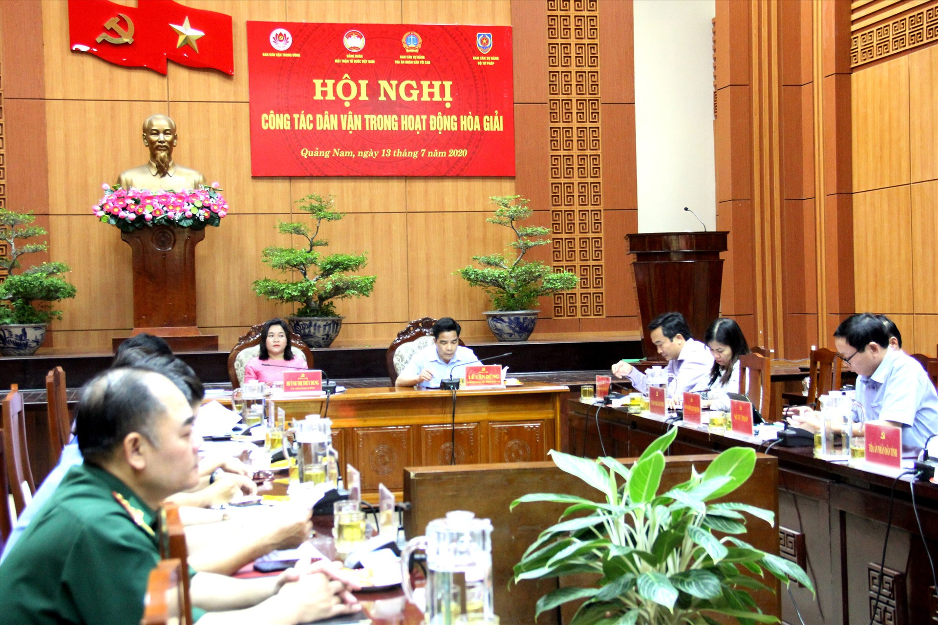 Các đại biểu Quảng Nam tham dự hội nghị trực tuyến. Ảnh: A.N