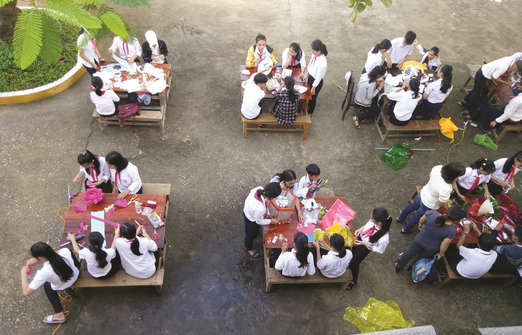 Trường THCS Nguyễn Văn Trỗi tổ chức hoạt động ngoại khóa để tăng cường giáo dục kỹ năng sống cho học sinh. Ảnh: C.N