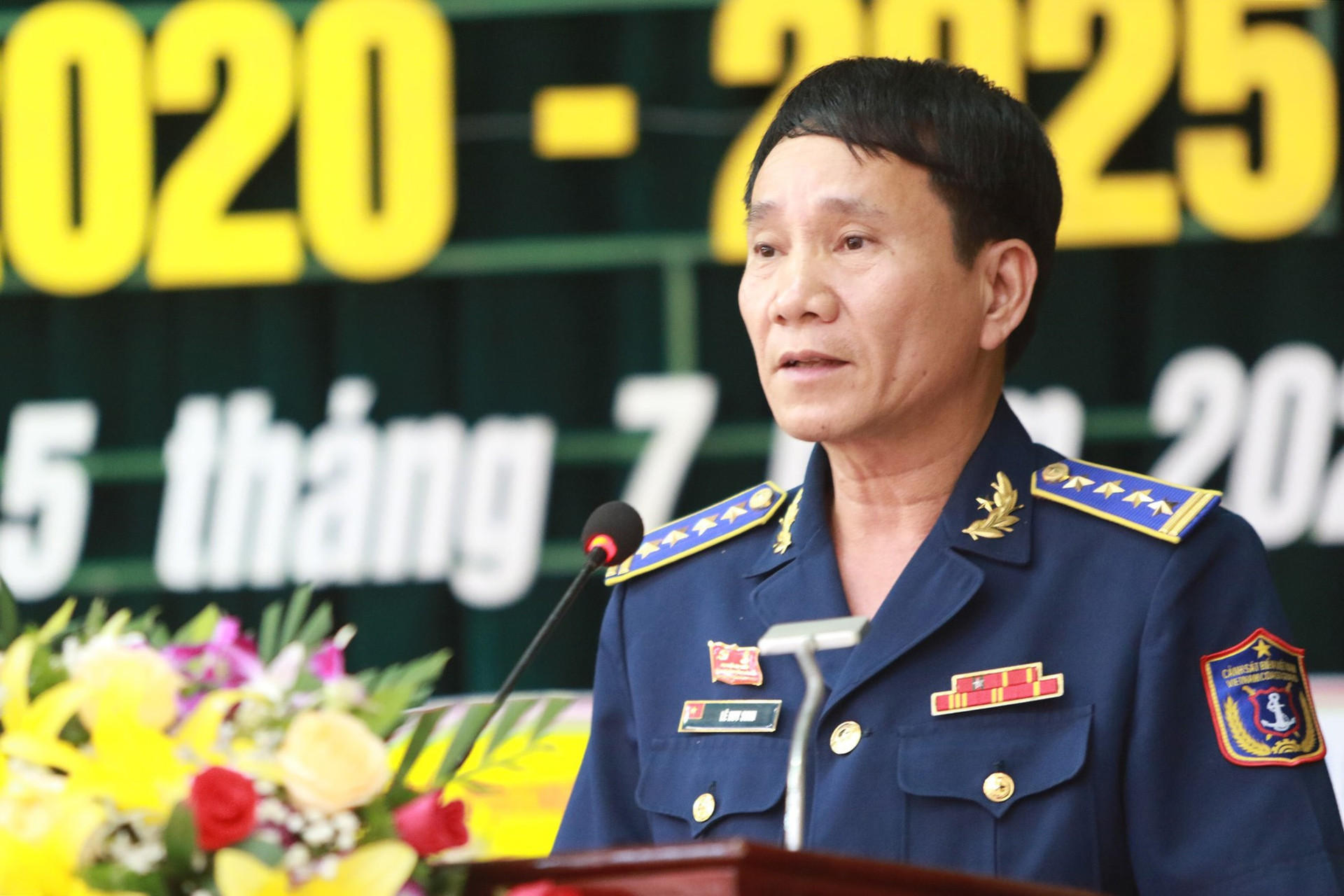 Đại tá Lê Huy Sinh - Chính ủy Bộ tư lệnh Vùng Cảnh sát biển 2 phát biểu khai mạc đại hội. Ảnh: T.C