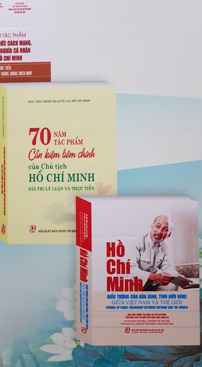 Hình ảnh một số cuốn sách được giới thiệu tại sự kiện.
