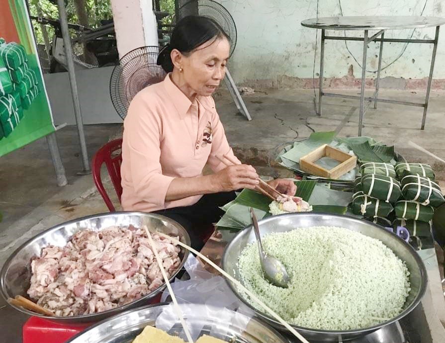 Bánh chưng xanh “bà Ba Hội” là 1 trong 5 sản phẩm của Quảng Nam được Cục Công Thương địa phương vinh danh. Ảnh: C.NỮ