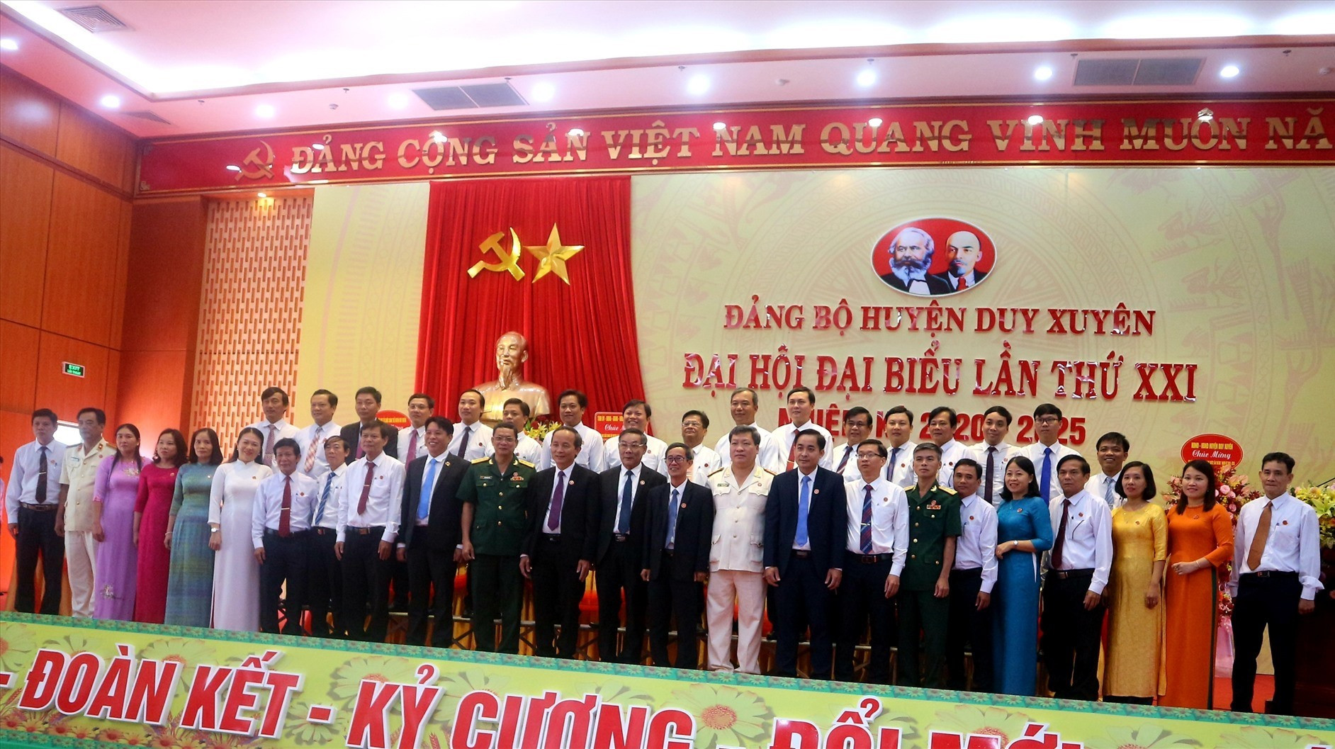 Sáng nay 23.7, Ban Chấp hành Đảng bộ huyện Duy Xuyên khóa XXI (nhiệm kỳ 2020 - 2025) ra mắt đại hội. Ảnh: VĂN SỰ