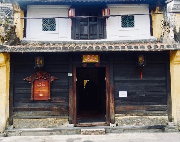 Wooden nacred table and chairs in Tan Ky ancient house. Photo: vanhien.vn