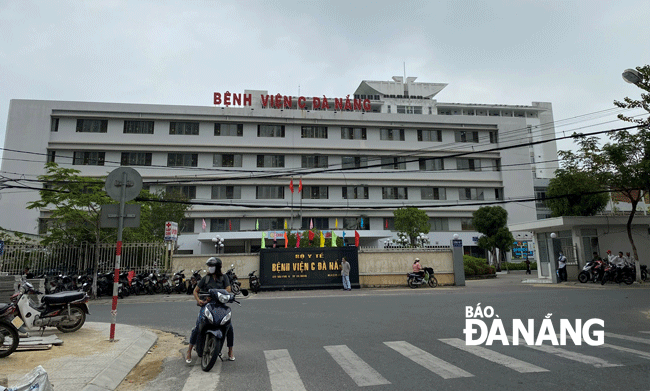 Bệnh viện C Đà Nẵng, nơi bệnh nhân đến khám, điều trị và phát hiện nhiễm Covid-19 hiện đã được phong tỏa. Ảnh: PHAN CHUNG