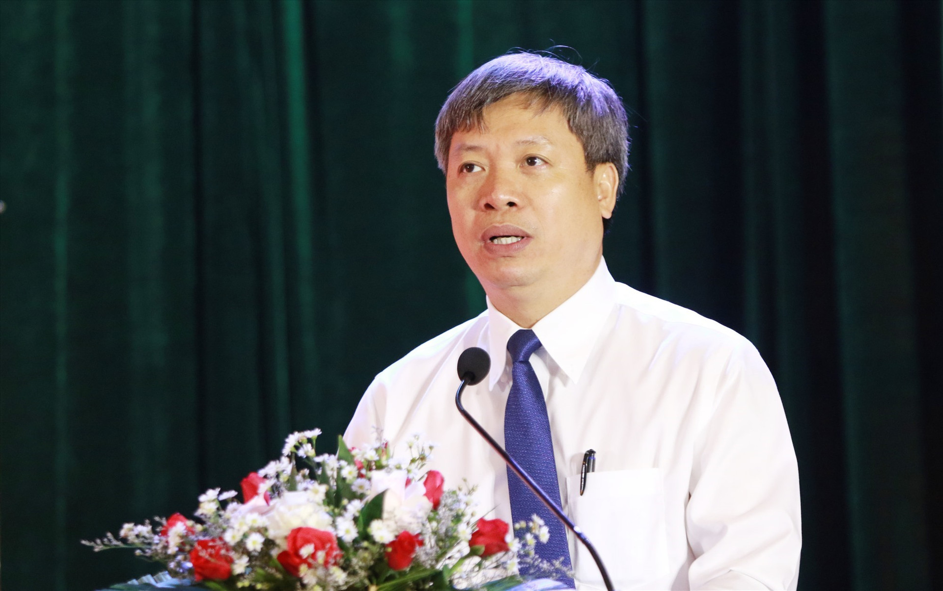 Phó Chủ tịch UBND tỉnh Hồ Quang Bửu phát biểu tại lễ trao giải. Ảnh: THÀNH CÔNG
