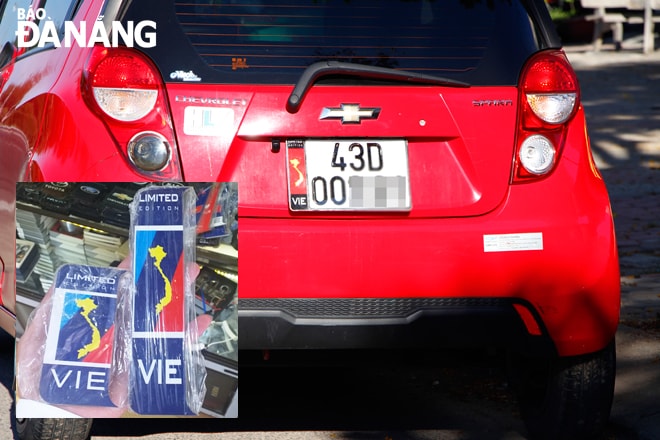 Ô-tô gắn hình ảnh bản đồ Việt Nam bên khung biển số, không thể hiện rõ 2 quần đảo Hoàng Sa và Trường Sa. Ảnh: XUÂN DŨNG