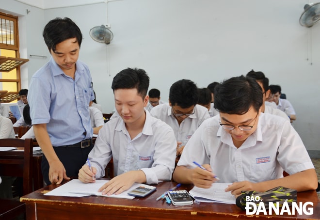 Đặc cách công nhận tốt nghiệp THPT năm 2020 cho thí sinh bị dương tính với SARS-CoV2. Ảnh: NGỌC PHÚ