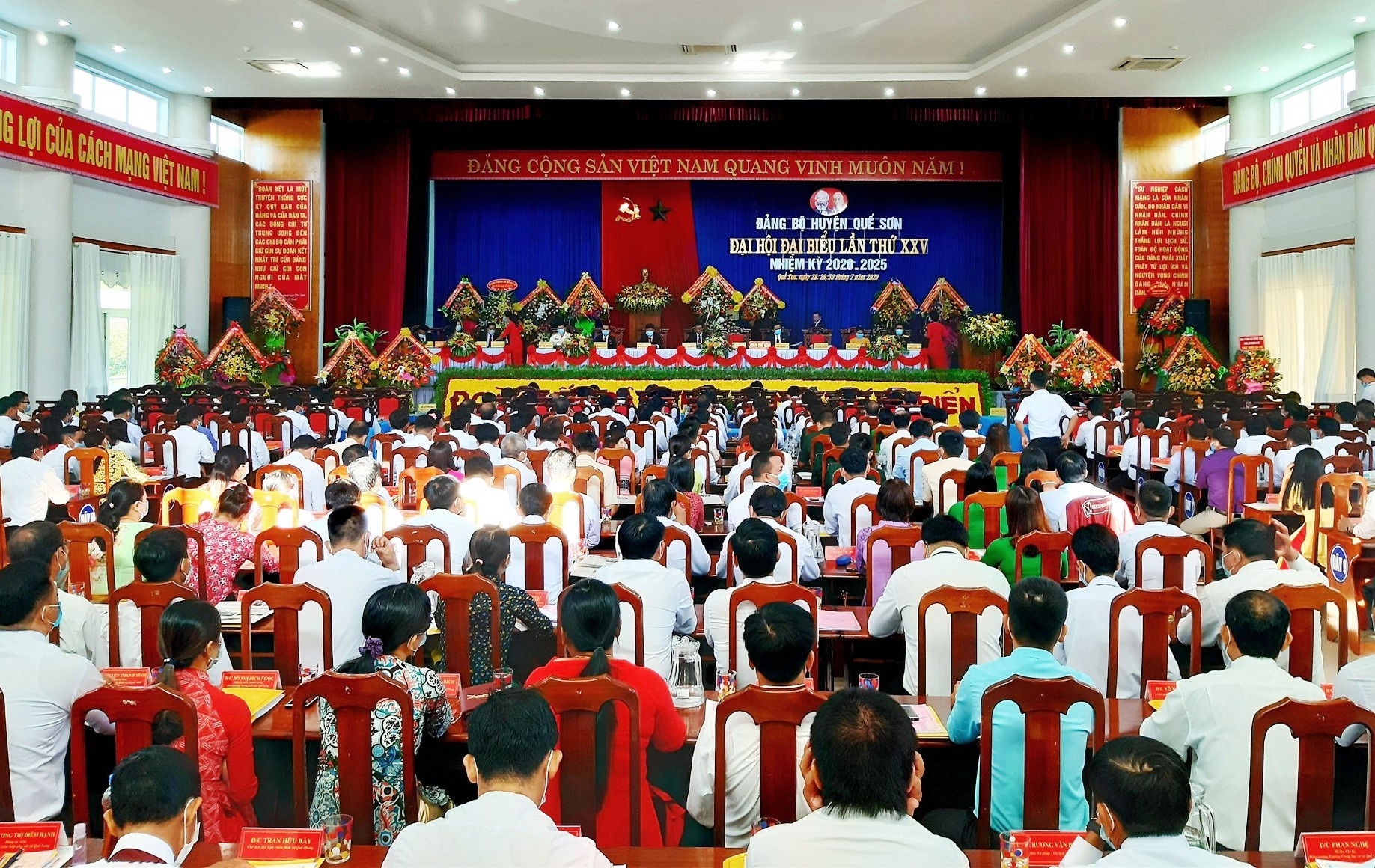 Quang cảnh phiên khai mạc Đại hội đại biểu Đảng bộ huyện Quế Sơn lần thứ XXV (nhiệm kỳ 2020 - 2025) diễn ra sáng nay 29.7. Ảnh: VĂN SỰ