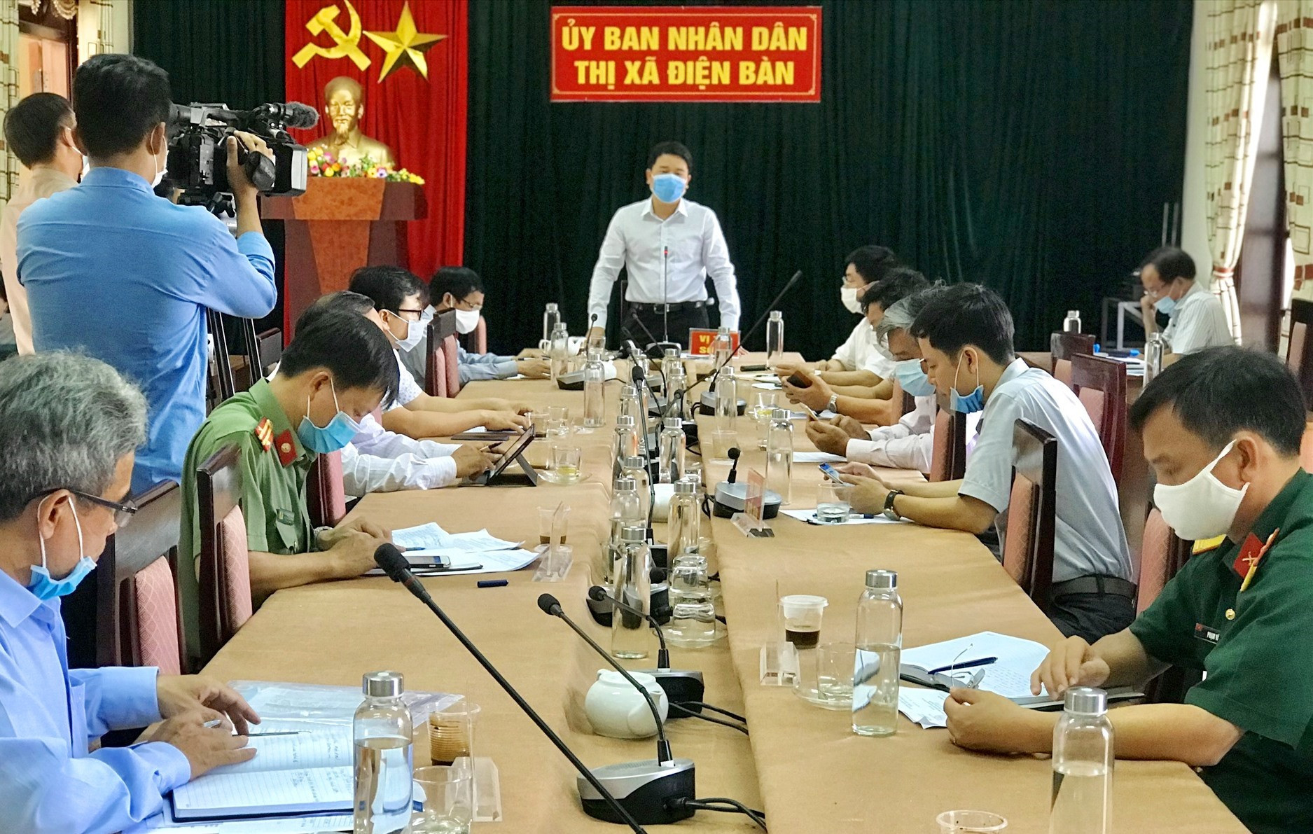 Phó Chủ tịch UBND tỉnh Trần Văn Tân chủ trì buổi làm việc về phòng, chống dịch Covid-19 tại Điện Bàn. Ảnh: Q.T
