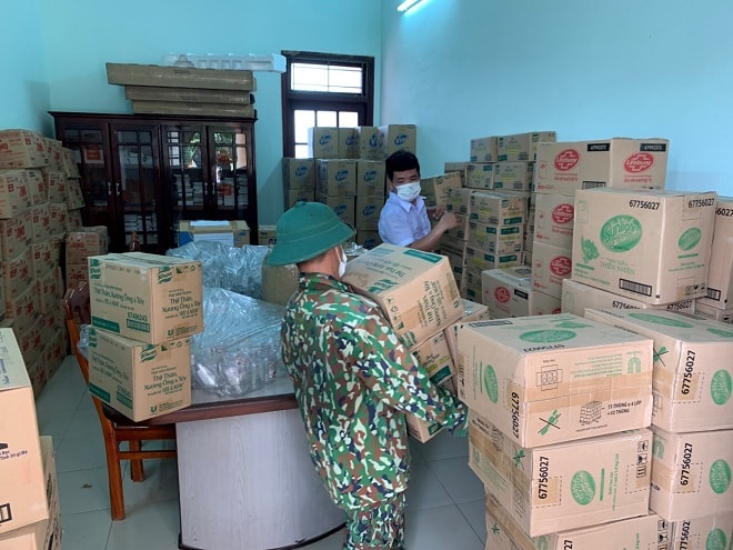 Những sản phẩm vệ sinh cá nhân và vệ sinh gia đình thiết yếu từ Unilever tiếp thêm nguồn lực cho các khu cách ly, các cơ sở y tế, bệnh viện, trường học trên toàn quốc trong việc tăng cường điều kiện vệ sinh phòng chống dịch bệnh.