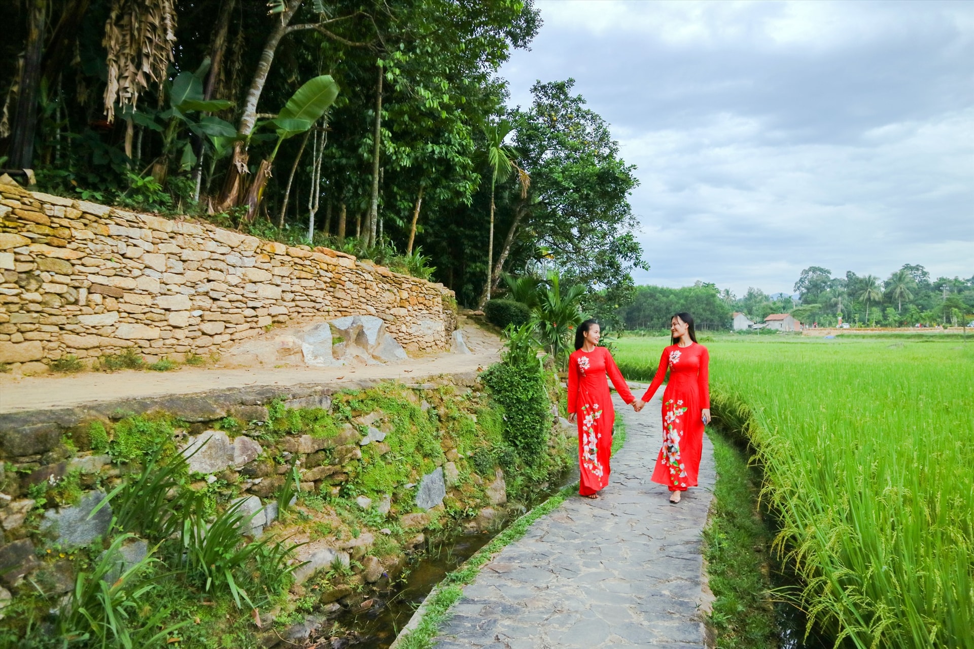 Thanh bình làng cổ Lộc Yên (Tiên Phước). Ảnh: PHƯƠNG THẢO