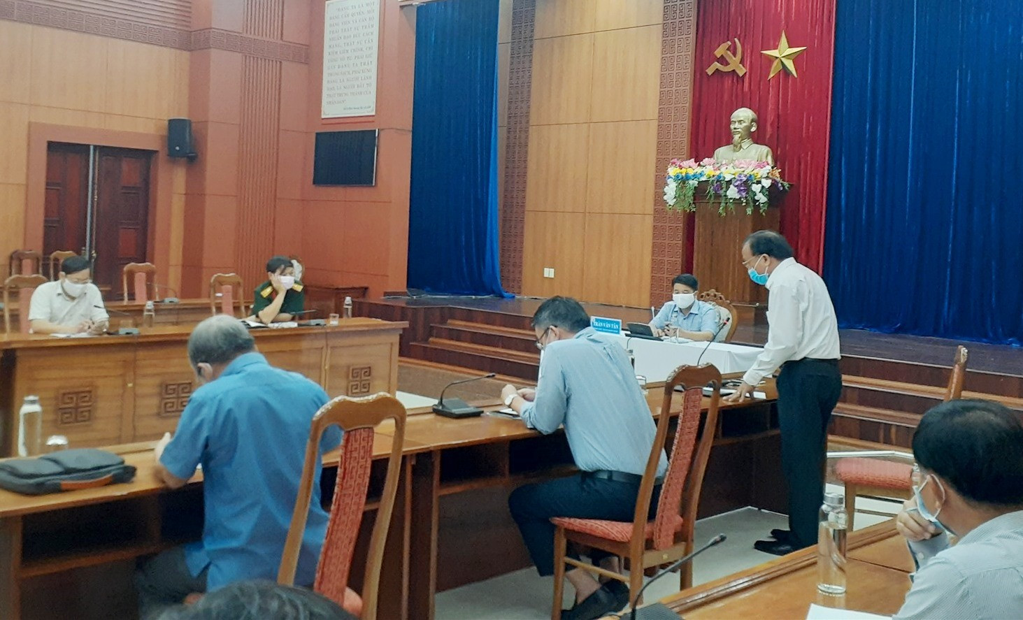 Phó Chủ tịch UBND tỉnh Trần Văn Tân chủ trì buổi làm việc với Tiểu ban điều trị - Ban chỉ đạo phòng chống dịch Covid -19 tỉnh