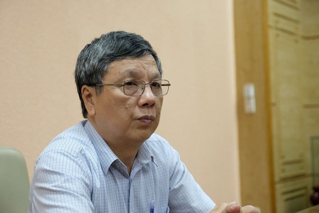 GS.TS Nguyễn Gia Bình, nguyên Trưởng khoa Hồi sức tích cực, Bệnh viện Bạch Mai (Hà Nội), Tổ trưởng Tổ Hội chẩn chuyên môn chăm sóc điều trị ca bệnh Covid-19 diễn biến nặng.