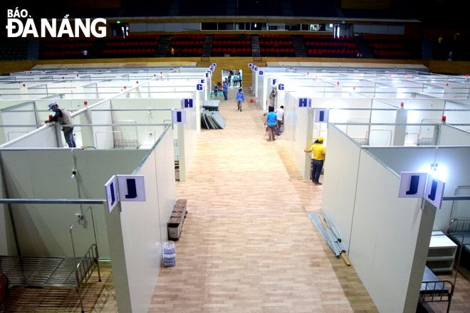 Lối đi lại giữa các khu phòng. Ảnh: TRỌNG HUY 