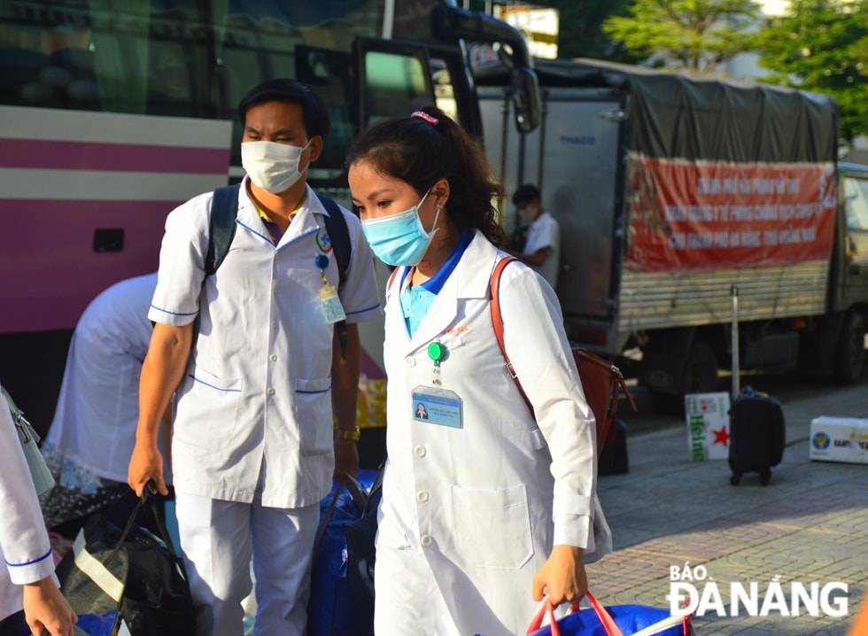 Bác sĩ Nguyễn Hữu Thủy Tiên (SN 1994) công tác tại Khoa Tai-mũi-họng (Bệnh viện Đa khoa tỉnh Bình Định) là một trong những bác sĩ trẻ lên đường đến Đà Nẵng lần này.