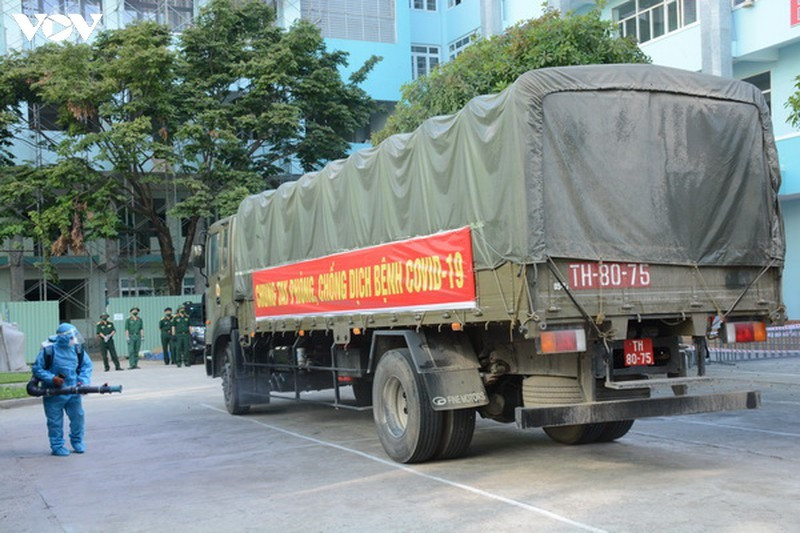 Cục Vận tải Tổng cục Hậu cần Bộ Quốc phòng hỗ trợ vận chuyển dụng cụ y tế từ Hà Nội và TPHCM đến Đà Nẵng.