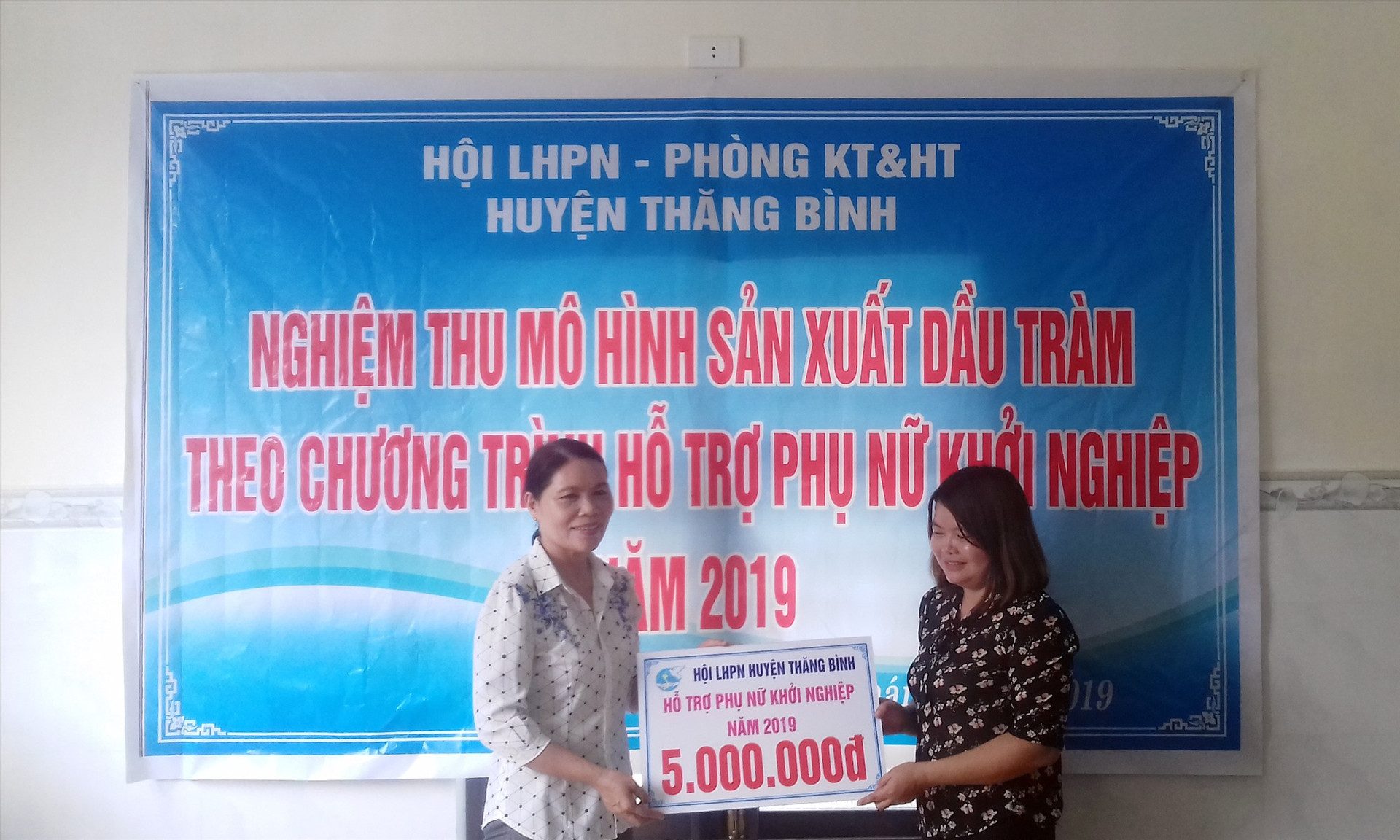 Cô gái Bình Sa khởi nghiệp từ sản phẩm tinh dầu tràm.