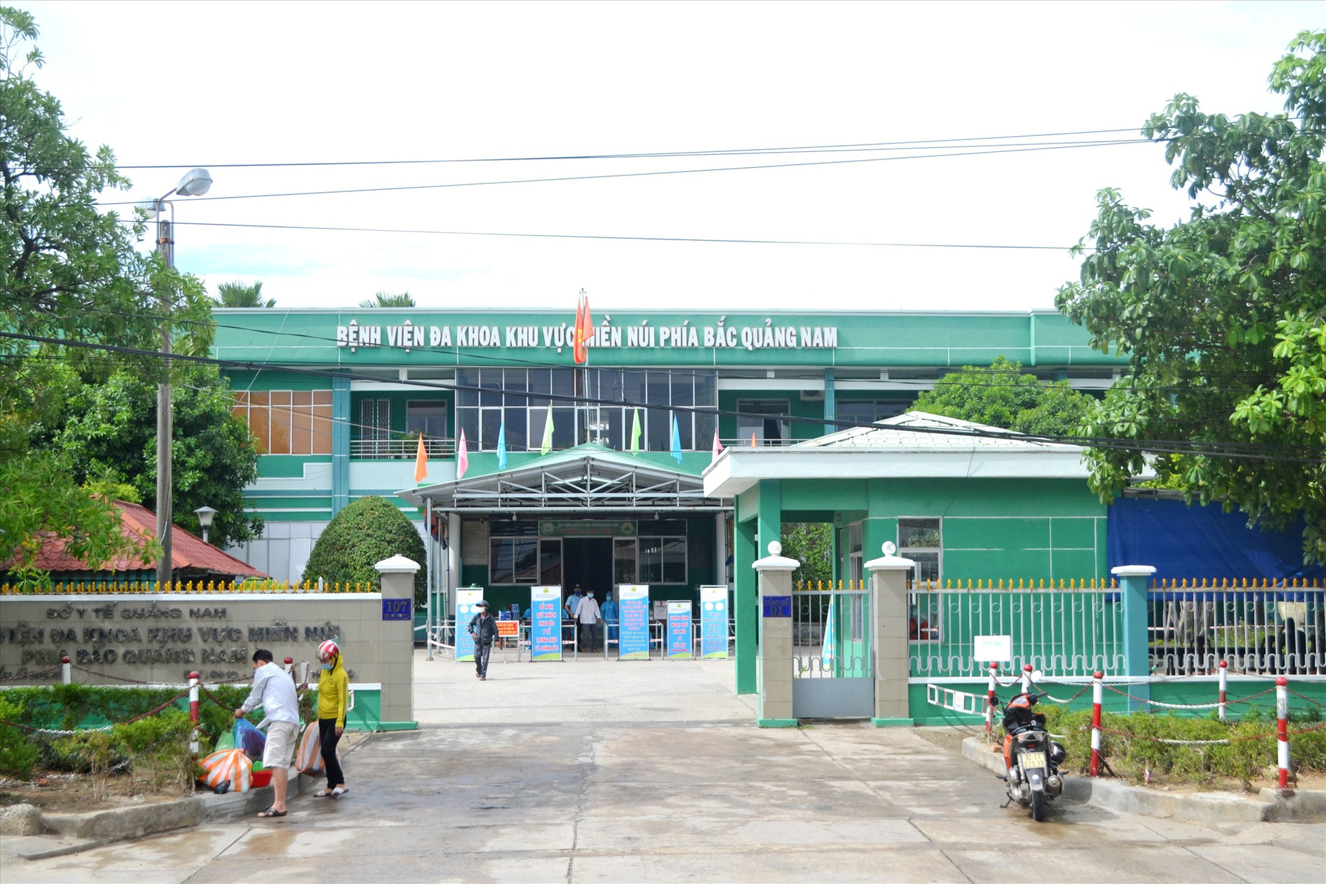 Bệnh viện đang điều trị cho 94 bệnh nhân được chuyển từ Bệnh viện Đà Nẵng về. Ảnh: CT