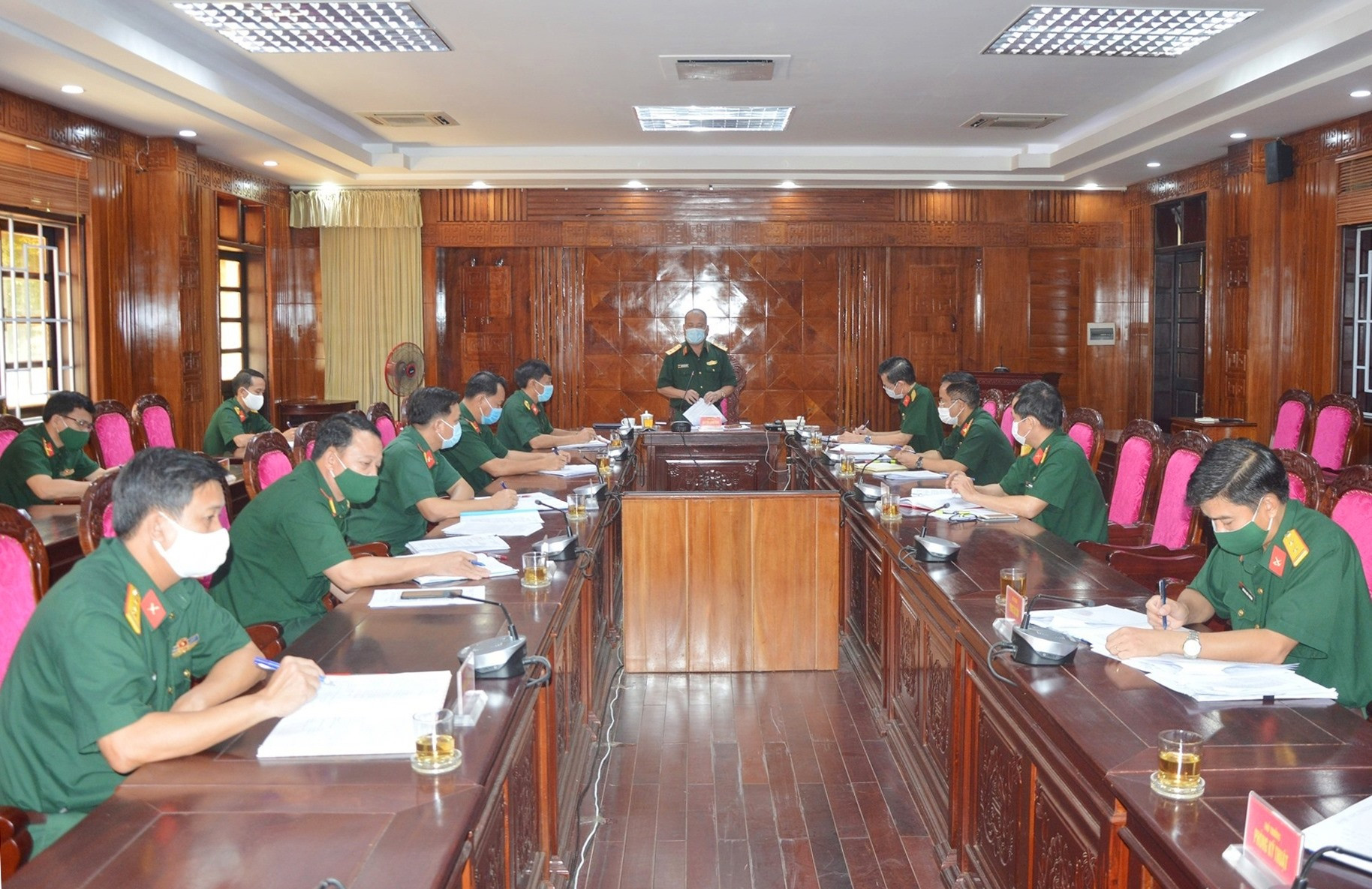 Trung tướng Nguyễn Long Cáng - Tư lệnh Quân khu 5 làm trưởng đoàn có buổi kiểm tra công tác phòng chống dịch bệnh Covid-19 đối với Bộ Chỉ huy Quân sự (CHQS) tỉnh Quảng Nam.