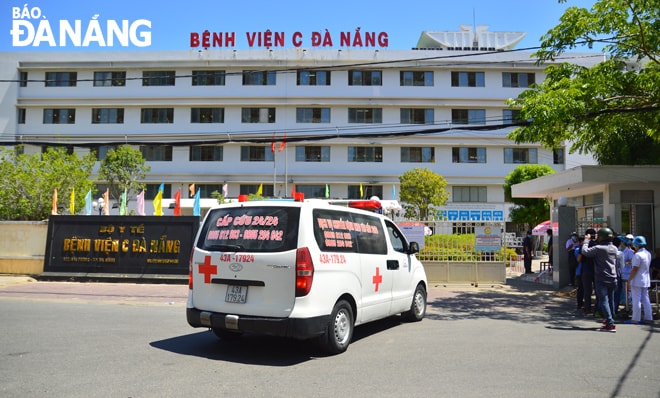 Phân luồng, sàng lọc cho bệnh nhân đăng ký bảo hiểm y tế khám cơ bản ban đầu đến khám ngoại trú và bệnh nhân cấp cứu, bệnh nhân chuyển tuyến trong khu vực là những mục tiêu mục tiêu cụ thể mà Bệnh viện C triển khai sau khi trở lại hoạt động. Ảnh: Xuân Sơn