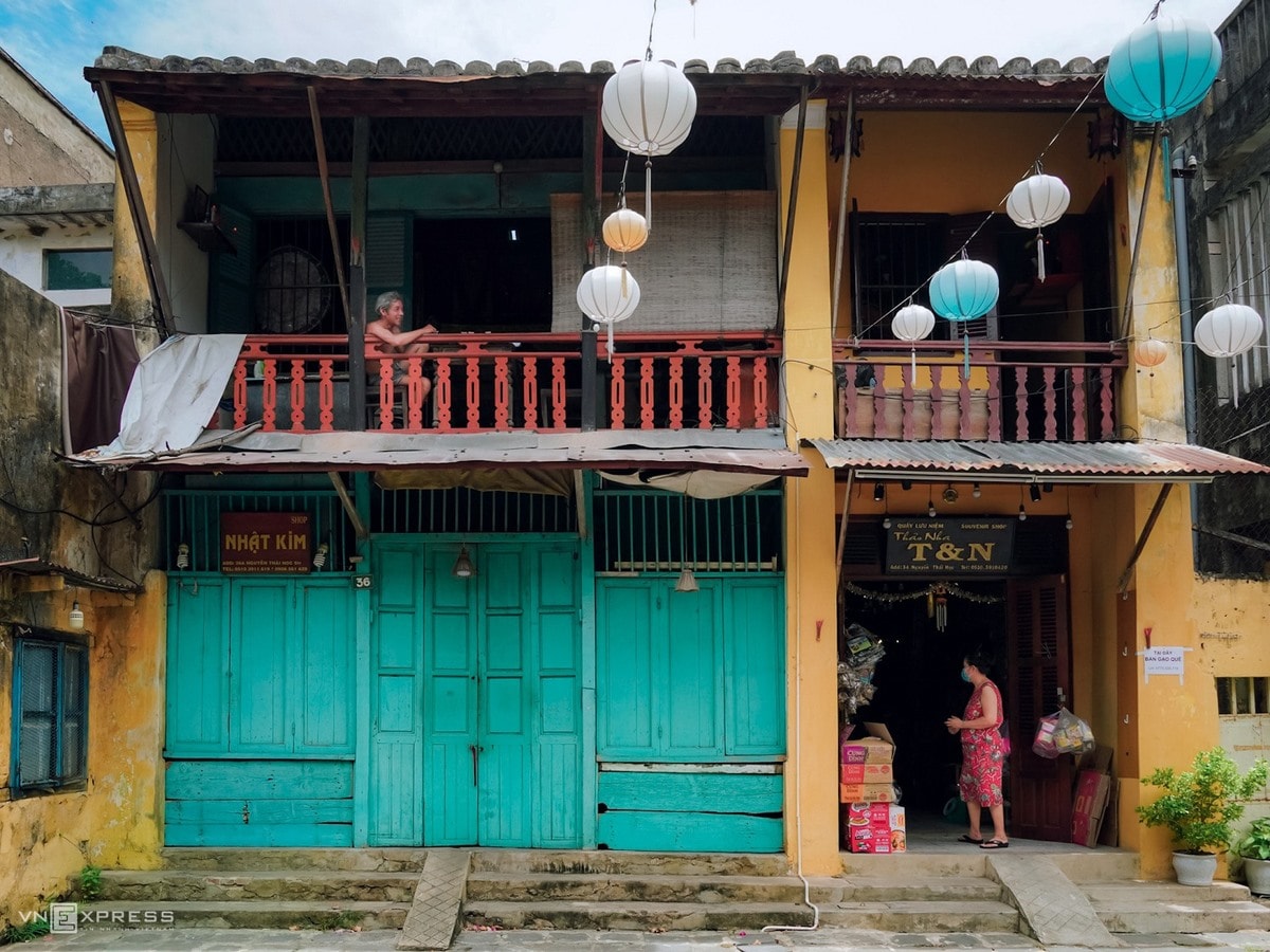 A souvenir shop closed