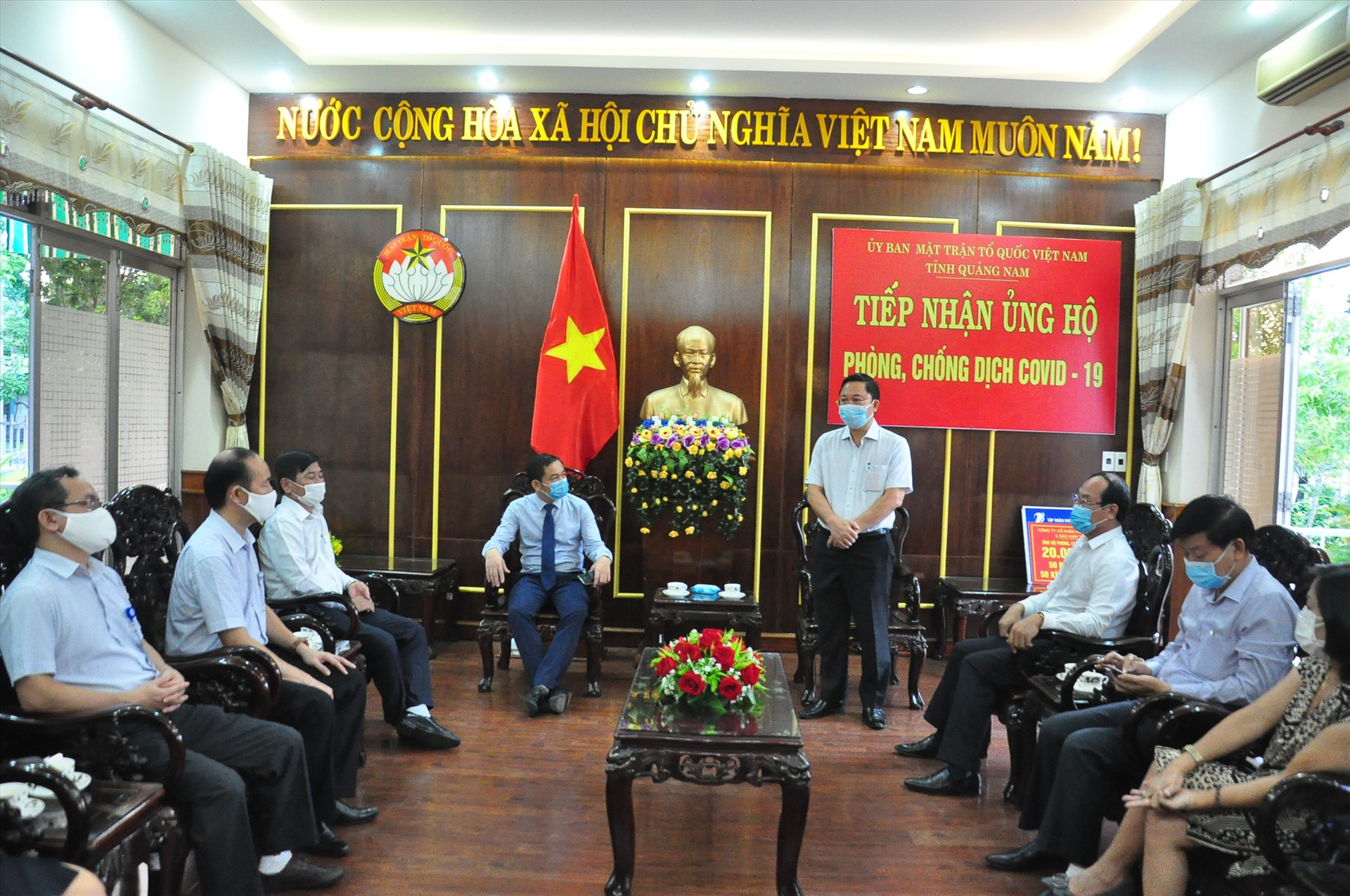Chủ tịch UBND tỉnh Lê Trí Thanh phát biểu tại buổi tiếp nhận. Ảnh: VINH ANH