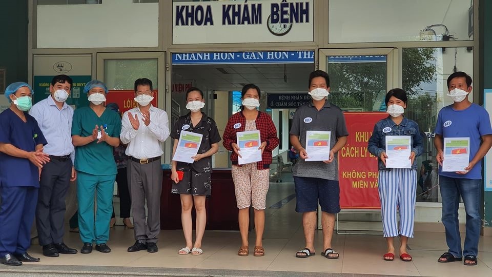 Covid-19 patients discharged from the hospital. Photo: VGP