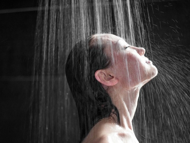 Tắm nước lạnh có thể giúp tăng cường lưu thông máu ẢNH MINH HỌA: SHUTTERSTOCK