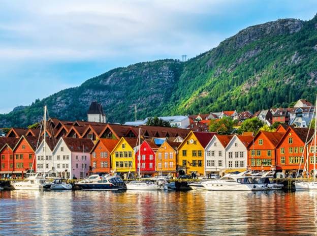 Na Uy: Cùng trong khoảng đầu tháng 9 năm ngoái, đoàn làm phim đã tới thủ đô Oslo, Na Uy. Ekip lựa chọn nhà hát opera Oslo, cùng địa điểm quanh các khu Tjuvholmen, Aker Brygge và Bjørvika. Đây là những khu vực gần biển, nổi tiếng với kiến trúc đương đại vô cùng đẹp mắt tại Na Uy.
