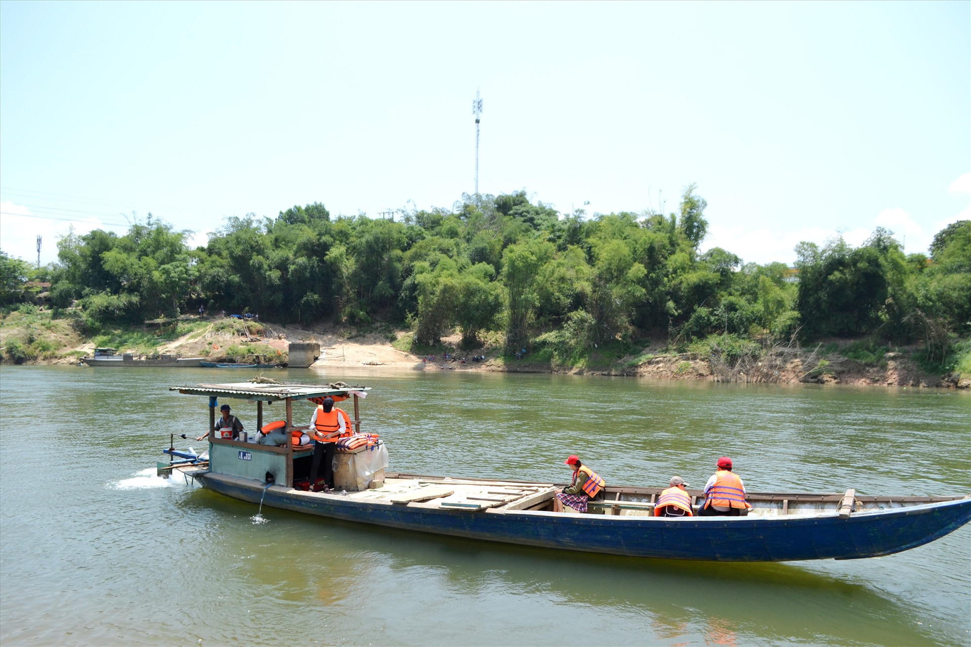 Sông Thu Bồn 2 đoạn chảy qua địa phận xã Quế Trung (Nông Sơn). Ảnh: CÔNG TÚ