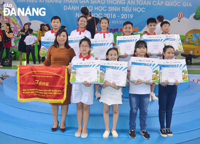 Học sinh Trường tiểu học Điện Biên Phủ tham gia và đoạt giải cao trong Hội thi giao lưu tìm hiểu an toàn giao thông quốc gia năm 2019.Ảnh: N.P
