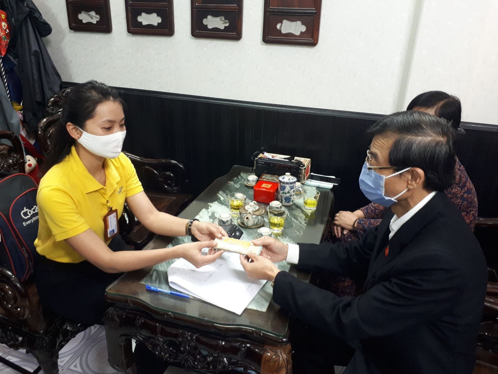 Chi trả lương hưu cho người lao động.