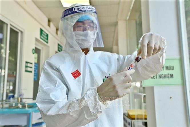 Xét nghiệm sàng lọc người mắc COVID-19. Ảnh: TTXVN.