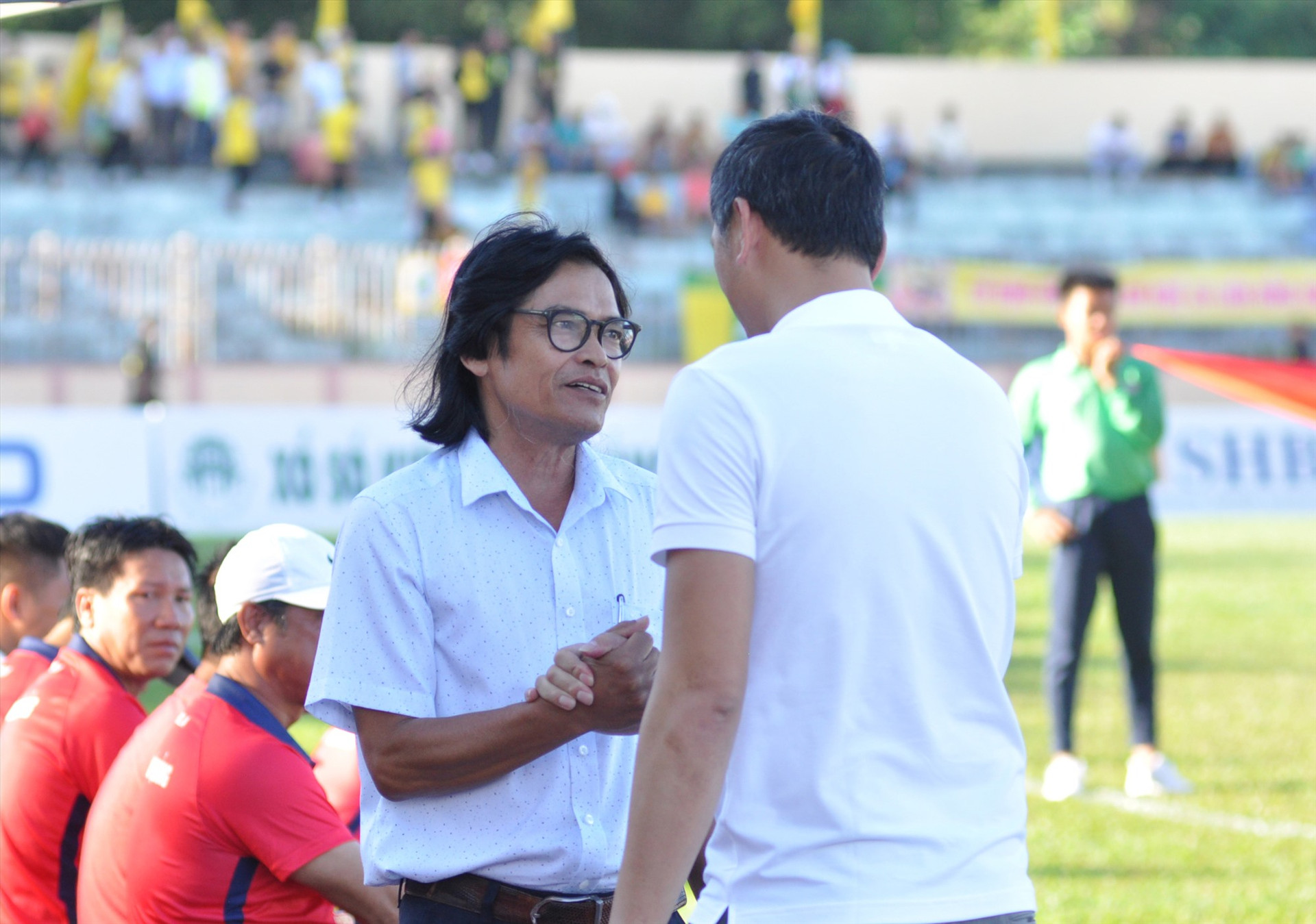Trung tâm Đào tạo bóng đá trẻ Quảng Nam hiện nay do HLV Đoàn Phùng (bên trái) đảm trách. Ảnh: A.S