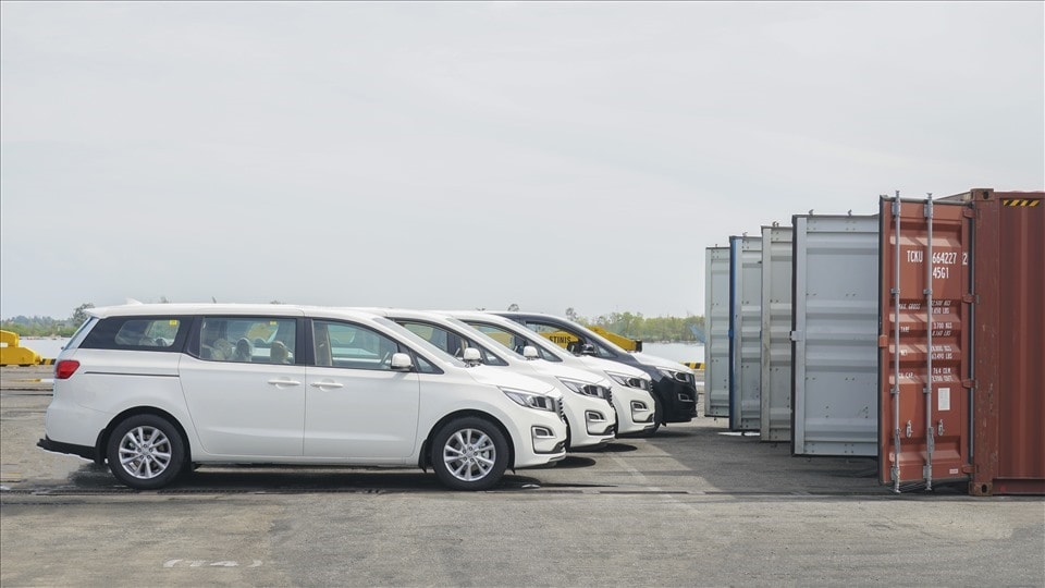 Kia Grand cars exported to Thailand (laodong.vn)