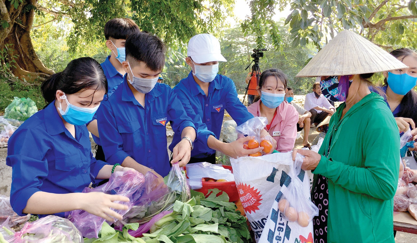 “Phiên chợ 0 đồng” được tổ chức tại thôn Tây Lộc (xã Tam Lộc, Phú Ninh). Ảnh: HẢI CHÂU