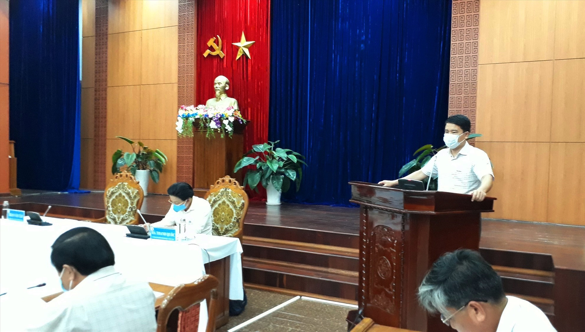 Phó Chủ tịch UBND tỉnh Trần Văn Tân khai mạc hội nghị. Ảnh: X.P