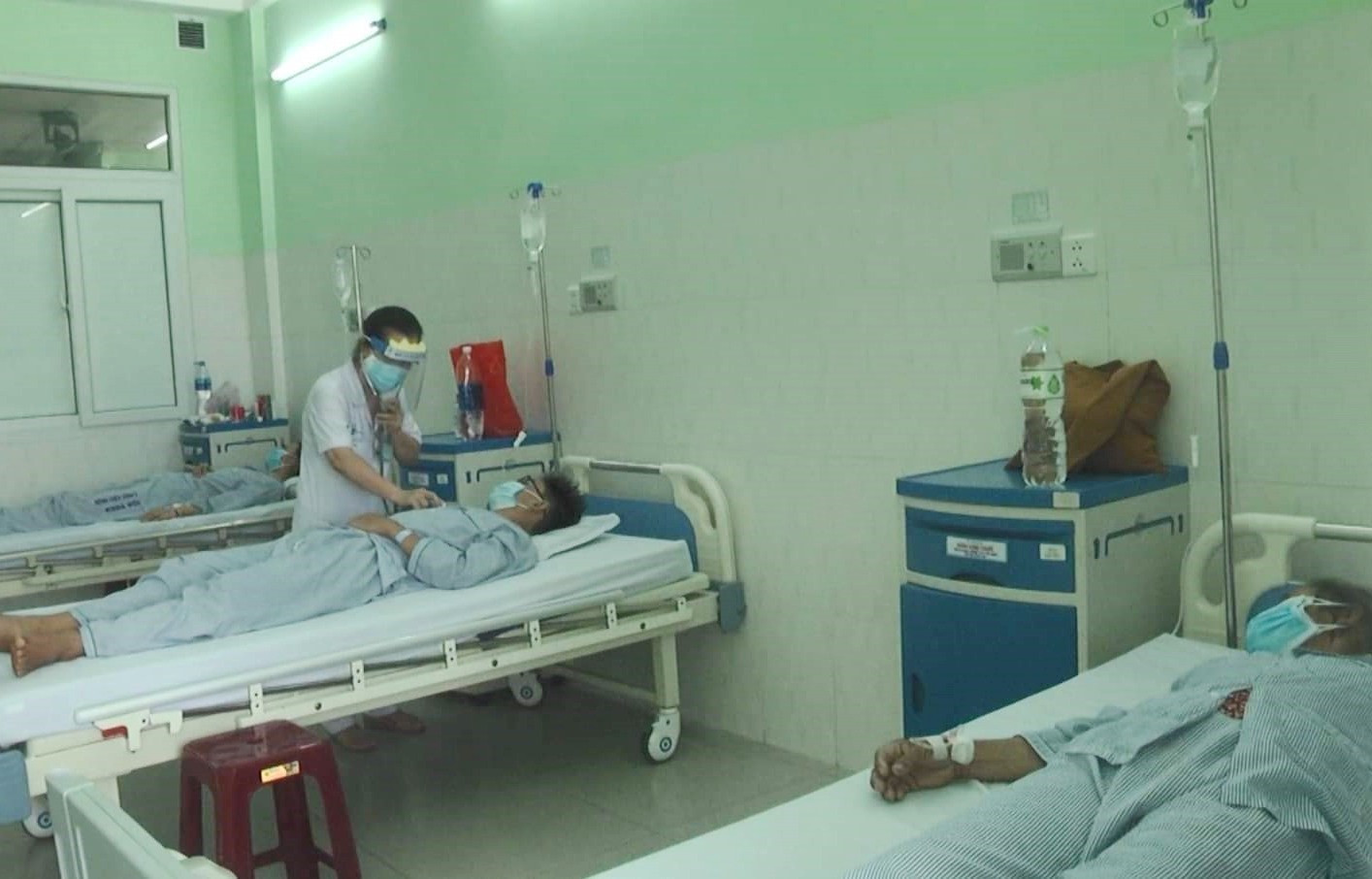 Ba trong số bốn bệnh nhân ngộ độc pate Minh Chay đã tỉnh táo.