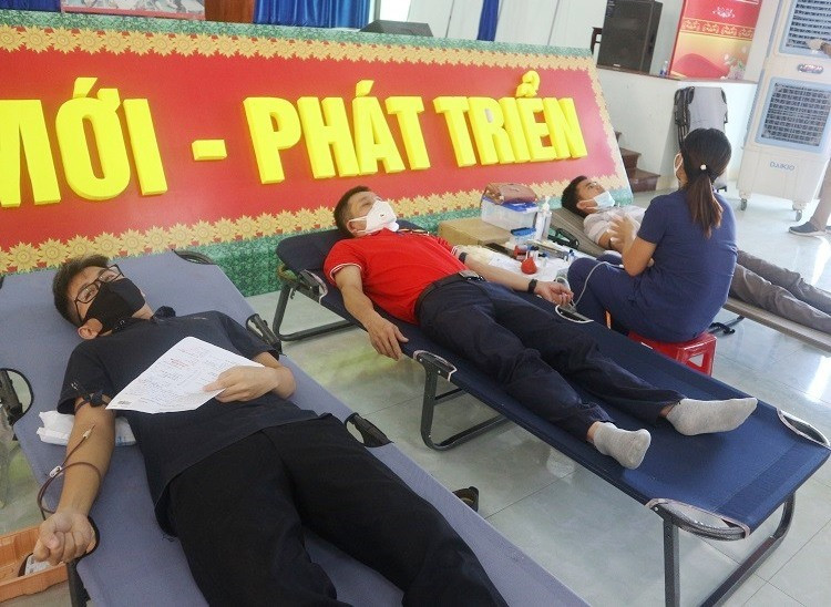 Các tình nguyện viên tham gia hiến máu đợt 3 năm 2020.