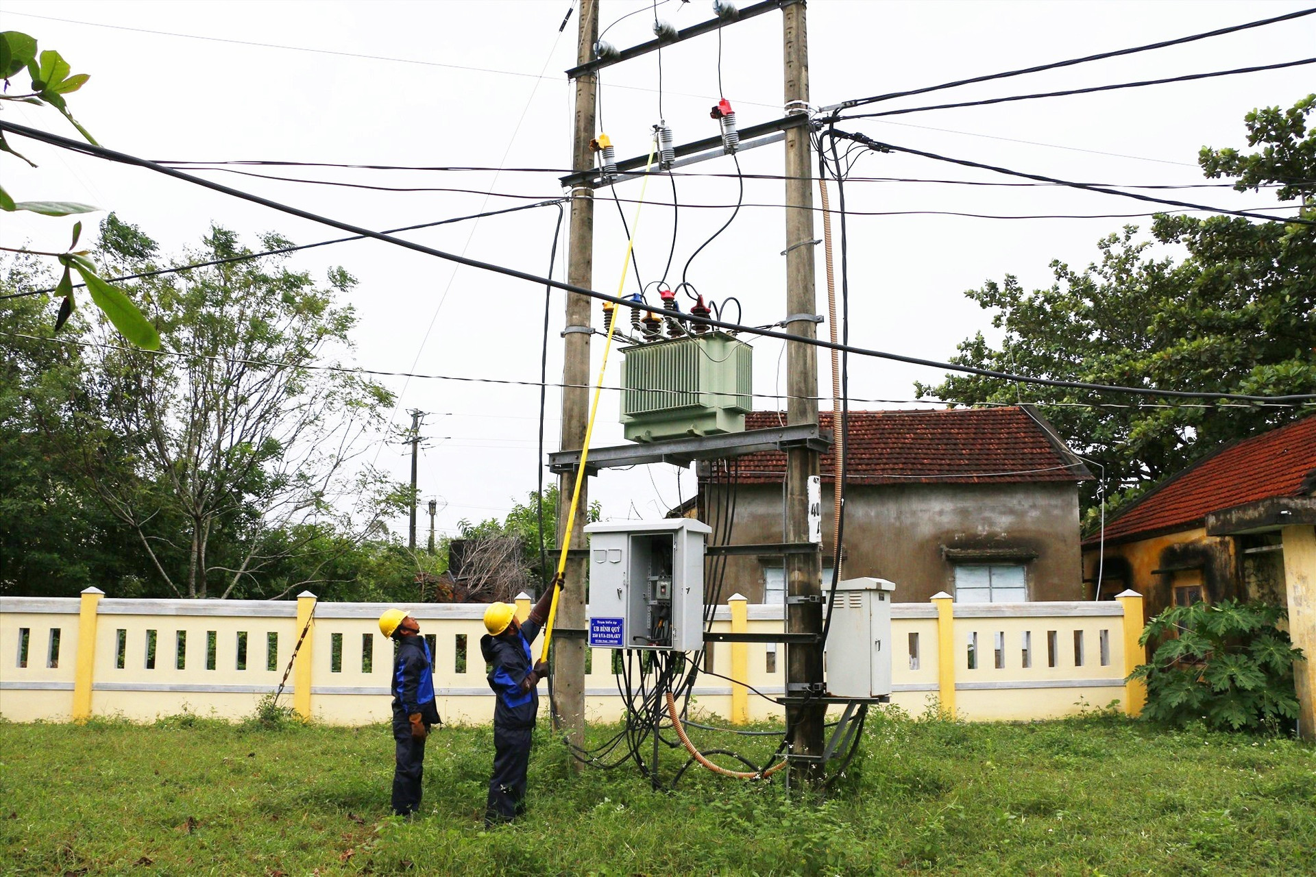 C Quảng Nam khẩn trương khôi phục cấp điện phục vụ khách hàng.
