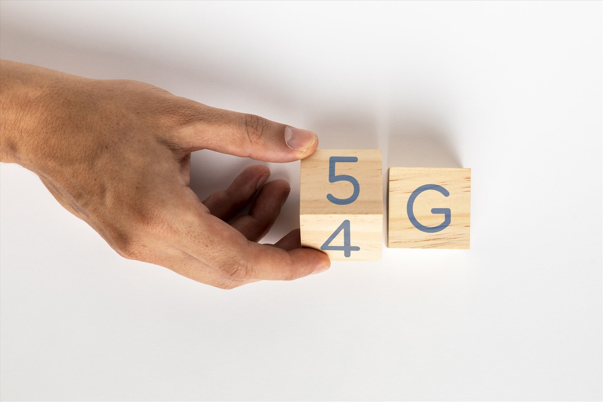 Thế giới đang dần thay đổi công nghệ từ 4G sang cuộc cách mạng 5G. Ảnh: freepik.com