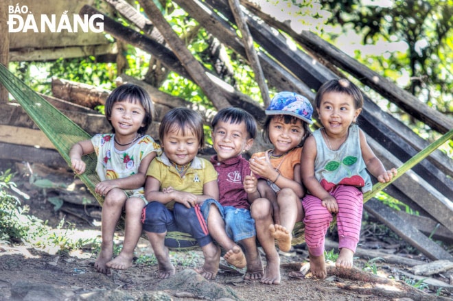 Nụ cười trẻ thơ ở điểm trường Tăk Lẻ, xã Trà Leng.
