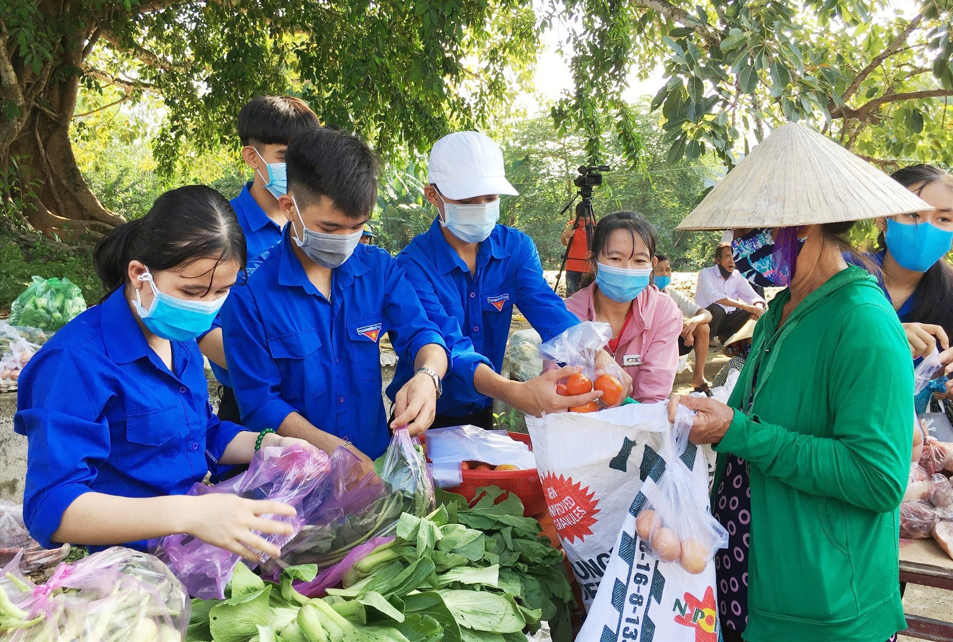 Mặt trận và các đoàn thể ở Phú Ninh đã chung tay, đồng hành hiệu quả cùng chính quyền và nhân dân phòng chống dịch bệnh Covid-19. Ảnh: H.C