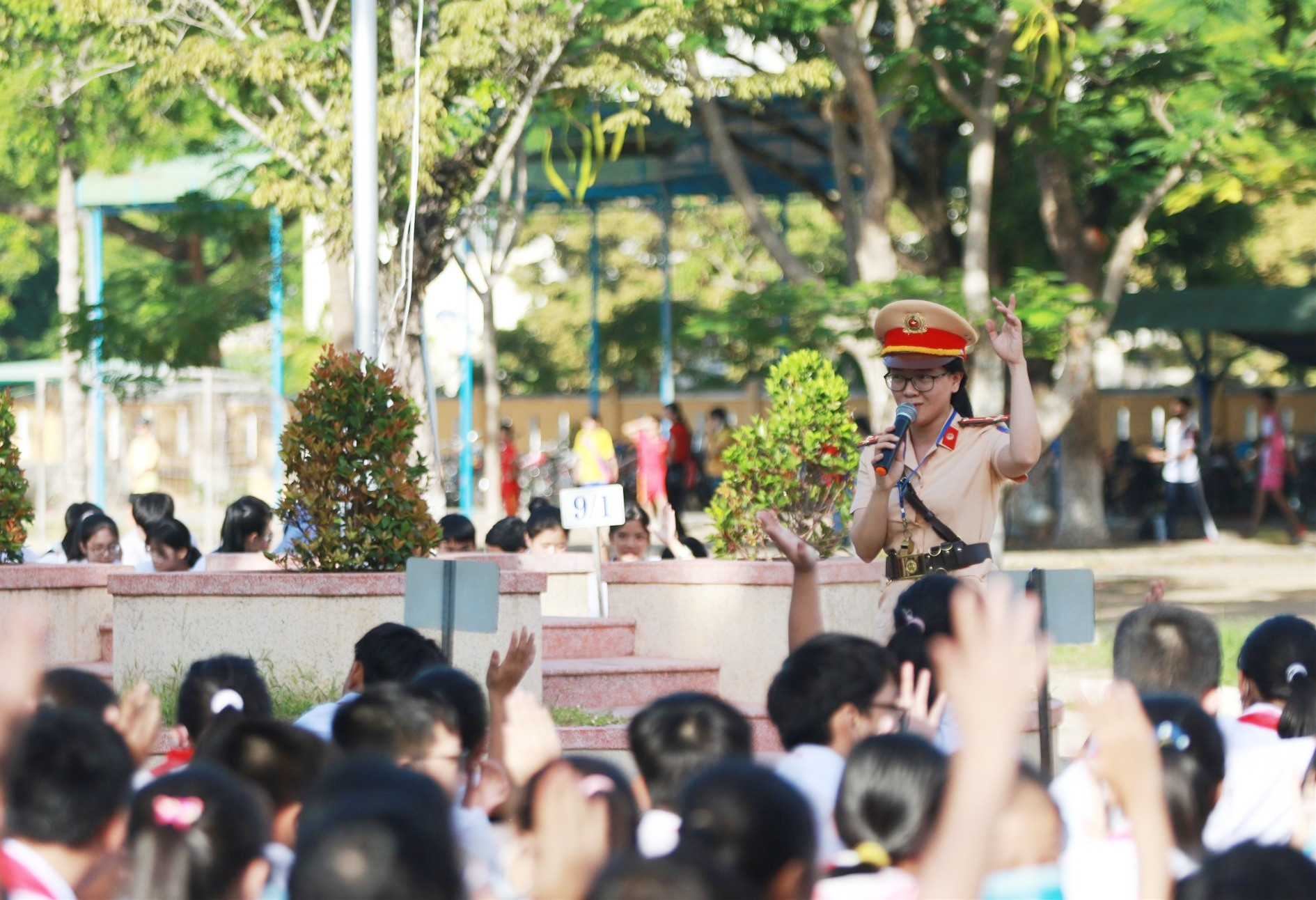 Buổi tuyên truyền thu hút sự tham gia tương tác khá tích cực của học sinh trường THCS Nguyễn Du. Ảnh: T.C